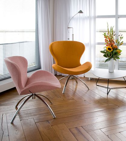 Bree's New World kleurrijke fauteuils in de kleuren oranje & roze bij Piet Klerkx