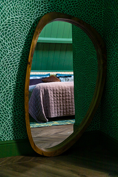 Spiegel op de slaapkamer van Finntage woonaccessoires Piet Klerkx Waalwijk